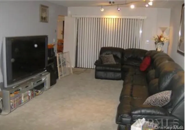 Photo 4 of Single family home for sale at 114 Round Hl Rd, Greenburgh, NY 10522 | MLS# 1037610 | Listing updated on 2026-08-12