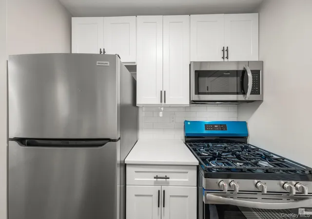 5th image of 308 Magnolia Ct, Woodbury, NY 10930 | MLS# 1037618