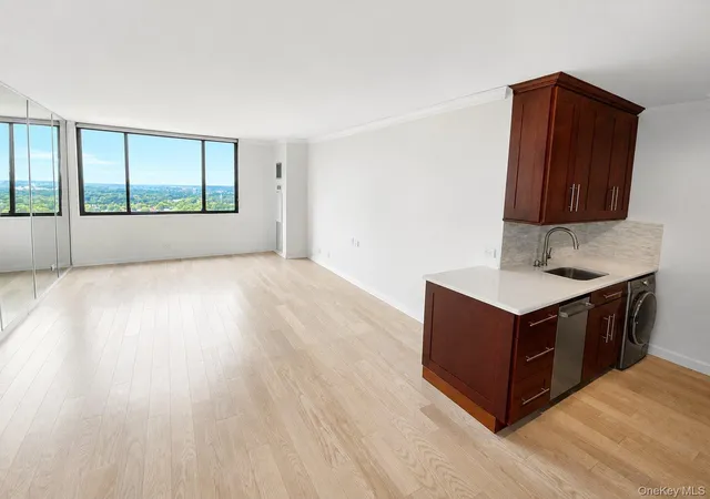 Photo 2 of Condo for sale at 26910 Grand Central Pkwy #31P, New York, NY 11005 | MLS# 1037625 | Listing updated on 2026-09-04