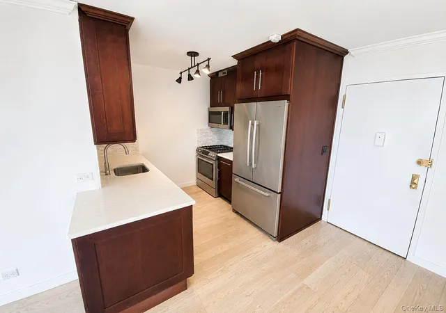 Photo 4 of Sale Pending at 26910 Grand Central Pkwy #31P, New York, NY 11005 | MLS# 1037625 | Listing updated on 2026-10-06