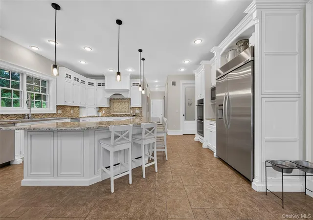 Photo 4 of Single family home for sale at 15 Thorman Ln, Huntington, NY 11743 | MLS# 1037648 | Listing updated on 2026-09-30
