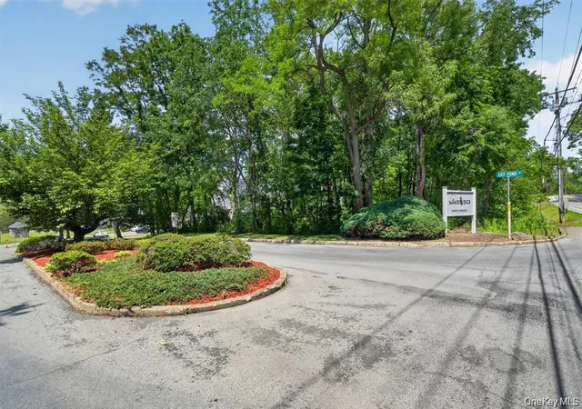 Listing Photo 2 - Condo for sale in building located at 607 Mountain Laurel Dr, Monroe, NY 10950