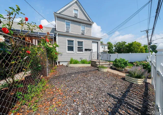 Photo 3 of Multi family home for sale at 15813 Linden Blvd, New York, NY 11434 | MLS# 1037682 | Listing updated on 2026-10-13