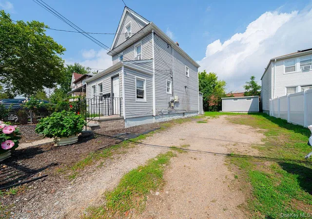Photo 3 of House for sale at 15813 Linden Blvd, New York, NY 11434 | MLS# 1037682 | Listing updated on 2026-10-13