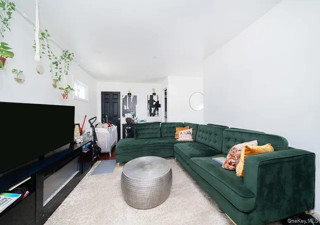 Photo 4 of House for sale at 15813 Linden Blvd, New York, NY 11434 | MLS# 1037682 | Listing updated on 2026-10-13