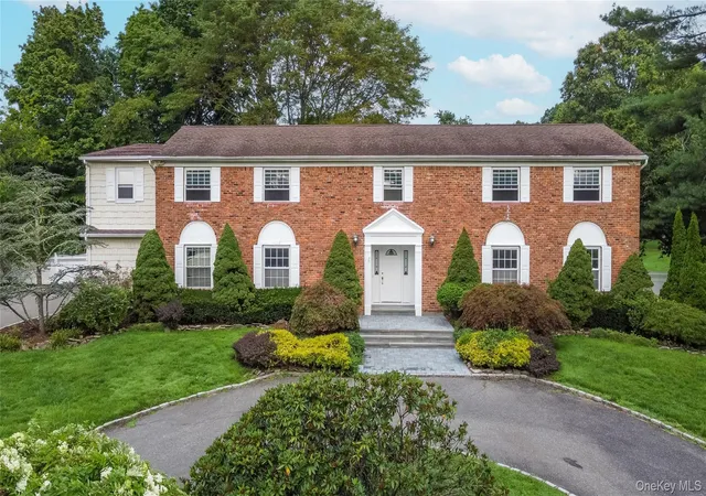 Photo 1 of Single family home for sale at 34 Lisa Ct, Oyster Bay, NY 11791 | MLS# 1037686 | Listing updated on 2026-10-04