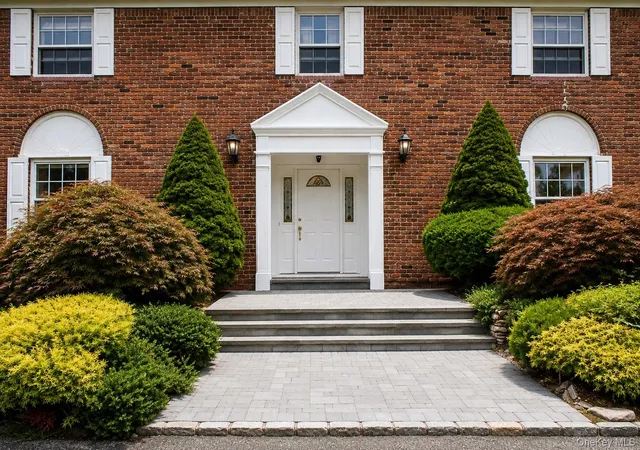 Photo 2 of Single family home for sale at 34 Lisa Ct, Oyster Bay, NY 11791 | MLS# 1037686 | Listing updated on 2026-10-04