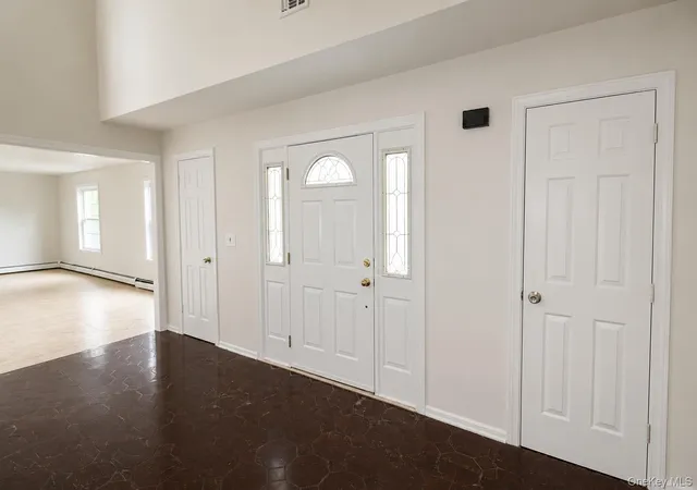 Photo 3 of Single family home for sale at 34 Lisa Ct, Oyster Bay, NY 11791 | MLS# 1037686 | Listing updated on 2026-10-04