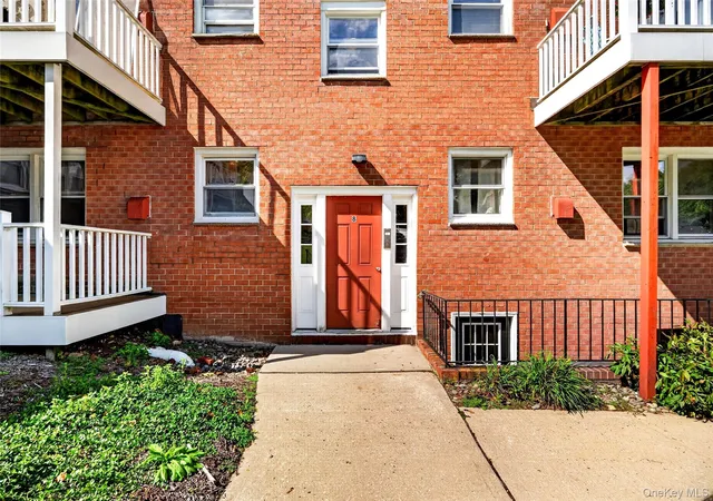 Listing Photo 3 - Condo for sale in building located at 8 Bon Aire Cir, Suffern, NY 10901 - Unit #104