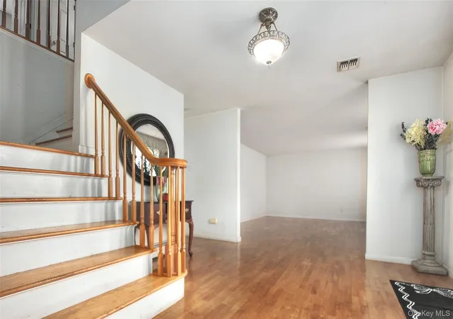 Photo 3 of Single family home for sale at 7 Frances Ln, Monroe, NY 10950 | MLS# 1037697 | Listing updated on 2026-08-27