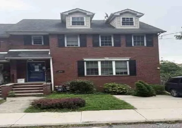 Photo 1 of Single family home for sale at 555 Van Duzer St, New York, NY 10304 | MLS# 1037698 | Listing updated on 2026-08-12