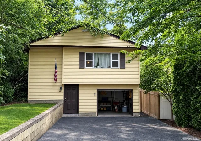 1st image of 6 Walnut Rd, Brookhaven, NY 11778 | MLS# 1037708