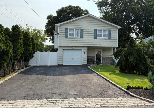 Photo 1 of Single family home for sale at 27a Gores Dr, Brookhaven, NY 11950 | MLS# 1037723 | Listing updated on 2026-08-30