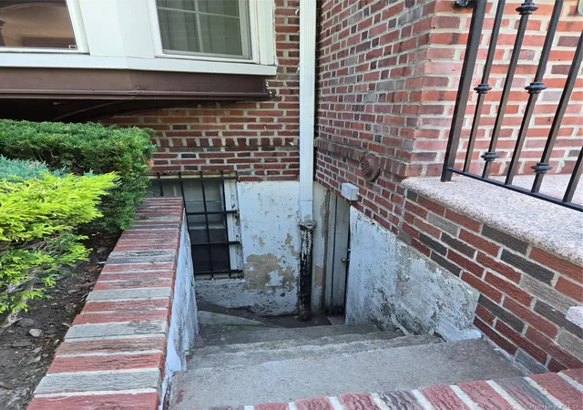 Photo 3 of Single family home for sale at 4584 Kings Hwy, New York, NY 11234 | MLS# 1037728 | Listing updated on 2026-09-01