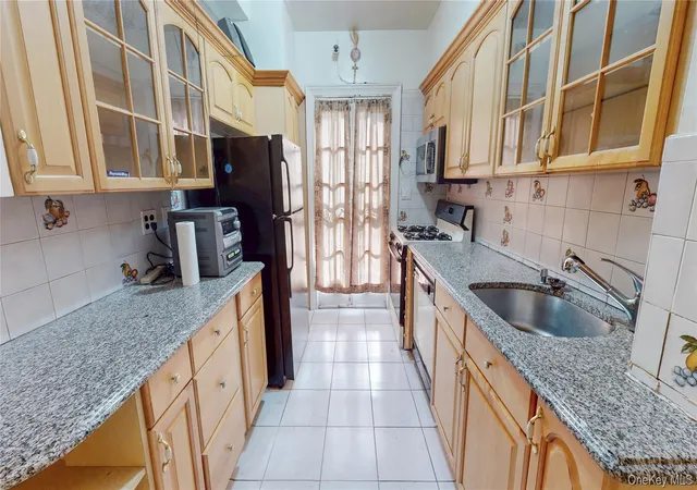 Photo 4 of Single family home for sale at 4584 Kings Hwy, New York, NY 11234 | MLS# 1037728 | Listing updated on 2026-09-01