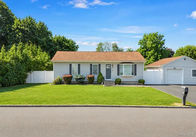 Photo 4 of Sale Pending at 28 Mapleton Ave, Brookhaven, NY 11738 | MLS# 1037744 | Listing updated on 2026-08-27