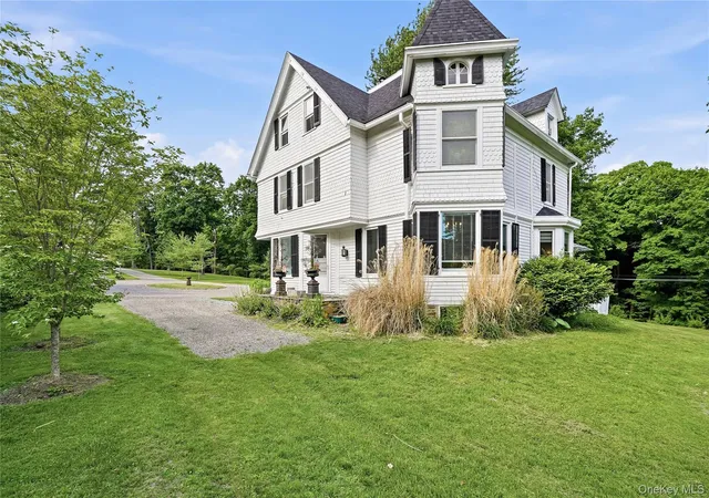 Photo 3 of Single family home for sale at 392 Old Quaker Hl Rd, Pawling, NY 12564 | MLS# 1037768 | Listing updated on 2026-08-15