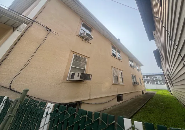 Photo 3 of House for sale at 67 Crescent Pl, Yonkers, NY 10704 | MLS# 1037773 | Listing updated on 2026-10-08