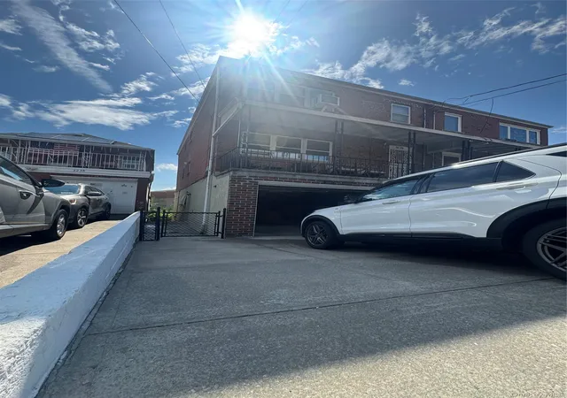 Listing Photo 4 - Condo for sale in building located at 3236 Radio Dr, New York, NY 10465