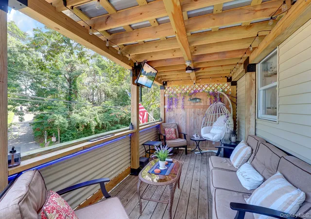 Photo 3 of House for sale at 5 Woodcliff Trl, Riverhead, NY 11933 | MLS# 1037783 | Listing updated on 2026-09-17