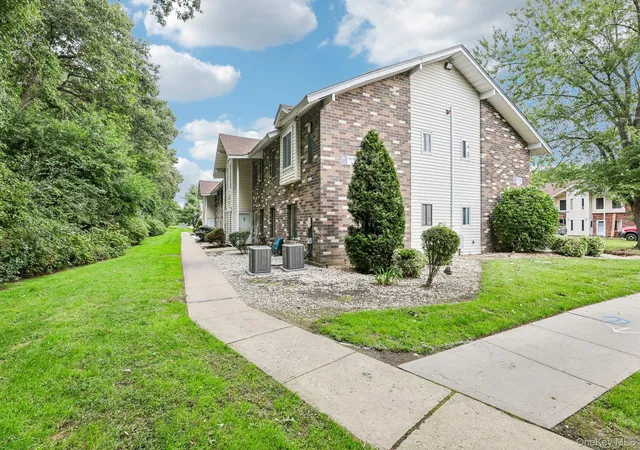 Photo 3 of Condo for sale at 1 Houston Ct #H1, Brookhaven, NY 11727 | MLS# 1037785 | Listing updated on 2026-10-03