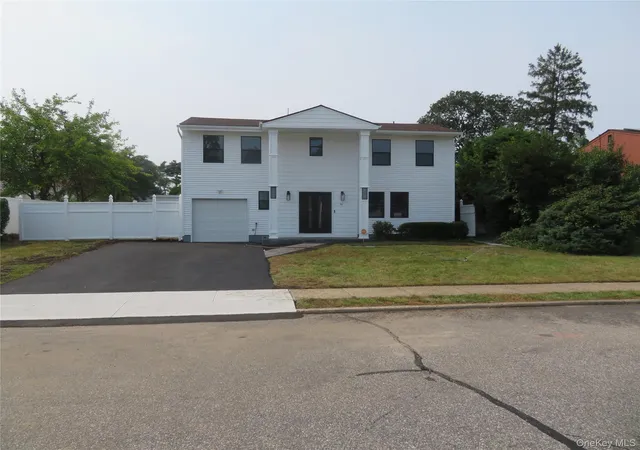 2nd image of 16 Sunshine Ln, Babylon, NY 11701 | MLS# 1037786