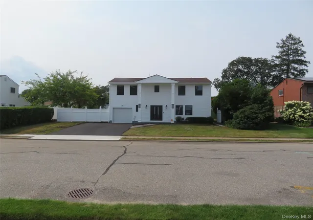 Photo 3 of Sale Pending at 16 Sunshine Ln, Babylon, NY 11701 | MLS# 1037786 | Listing updated on 2026-09-30