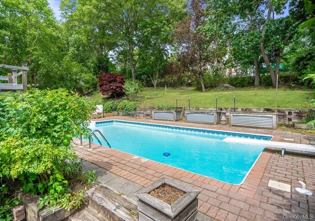 35th image of 9 Dillmont Dr, Smithtown, NY 11787 | MLS# 1037822
