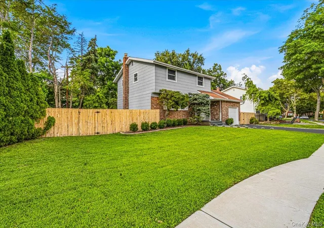 Photo 2 of Single family home for sale at 3 Fishermans Dr, North Hempstead, NY 11050 | MLS# 1037828 | Listing updated on 2026-09-20