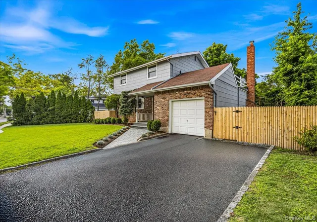 Photo 3 of Single family home for sale at 3 Fishermans Dr, North Hempstead, NY 11050 | MLS# 1037828 | Listing updated on 2026-09-20