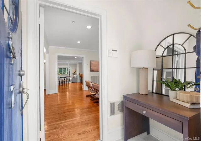 Photo 3 of Sale Pending at 7 Poplar Rd, Mamaroneck, NY 10538 | MLS# 1037829 | Listing updated on 2026-10-05