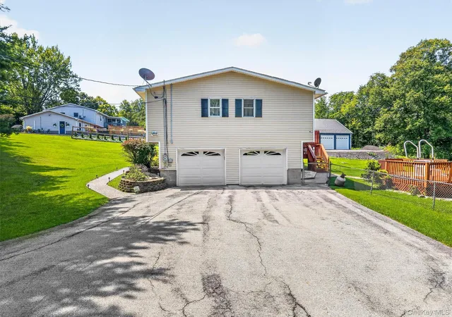 Photo 4 of Single family home for sale at 45 Brola Rd, Middletown, NY 10940 | MLS# 1037835 | Listing updated on 2026-09-19