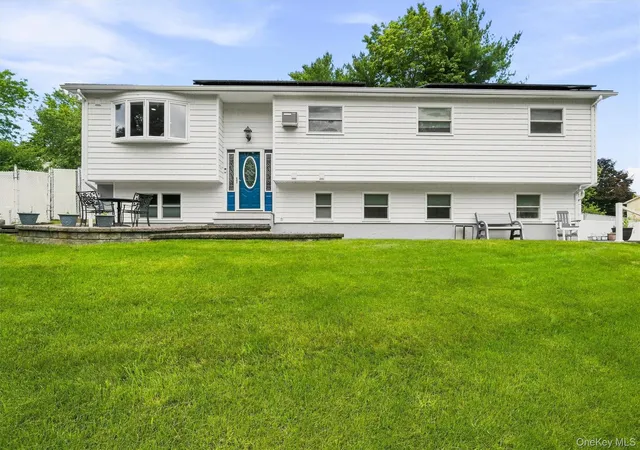 Photo 1 of Single family home for sale at 2 Harvest Hl Ln, Middletown, NY 10940 | MLS# 1037842 | Listing updated on 2026-09-07