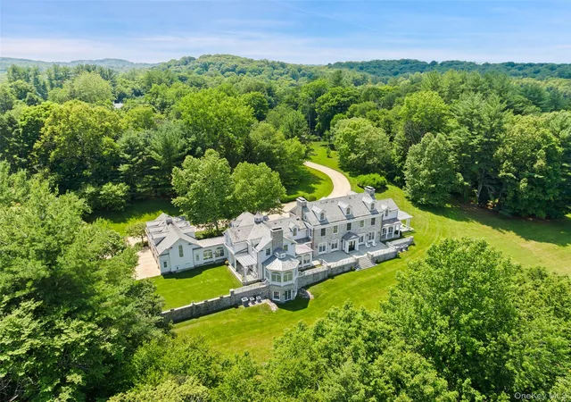 Photo 2 of Mansion for sale at 336 Cantitoe St, Bedford, NY 10507 | MLS# 1037849 | Listing updated on 2026-09-22