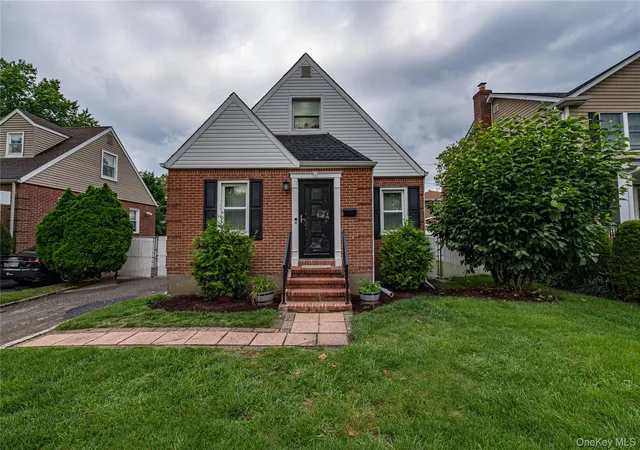 Photo 1 of Single family home for sale at 15 Yale Blvd, North Hempstead, NY 11040 | MLS# 1037857 | Listing updated on 2026-09-13