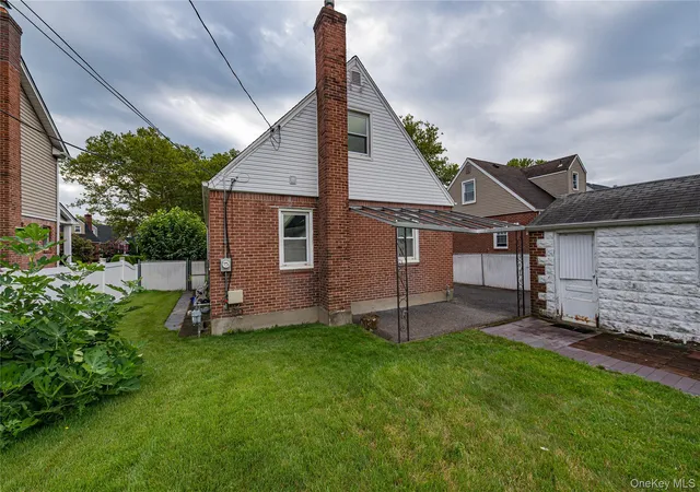 24th image of 15 Yale Blvd, North Hempstead, NY 11040 | MLS# 1037857