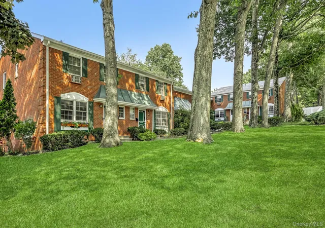 2nd image of 4 Salem Ct, Ramapo, NY 10901 | MLS# 1037867
