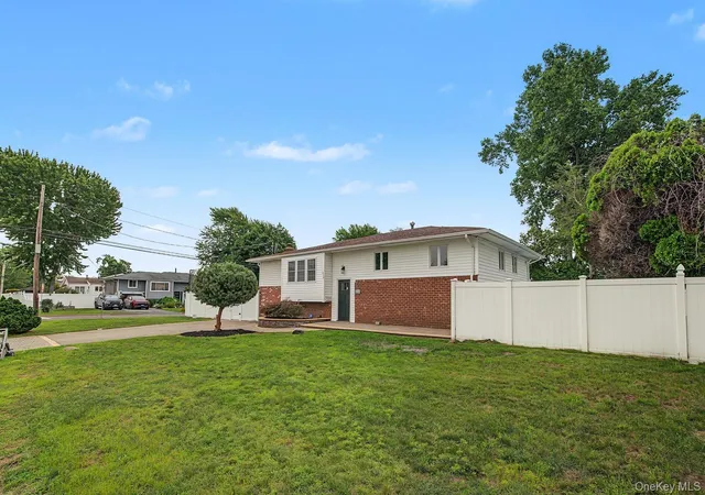 2nd image of 414 Westview Ave, Babylon, NY 11729 | MLS# 1037869