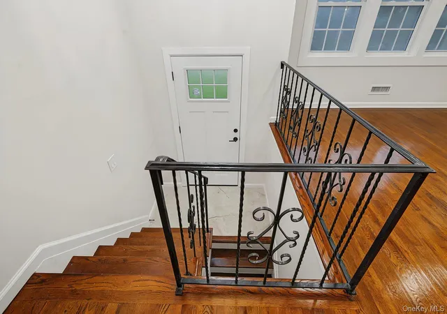 Photo 3 of Sale Pending at 414 Westview Ave, Babylon, NY 11729 | MLS# 1037869 | Listing updated on 2026-09-01