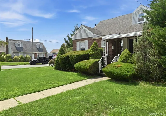 Photo 3 of Sale Pending at 191 Nassau Blvd, North Hempstead, NY 11040 | MLS# 1037871 | Listing updated on 2026-08-29