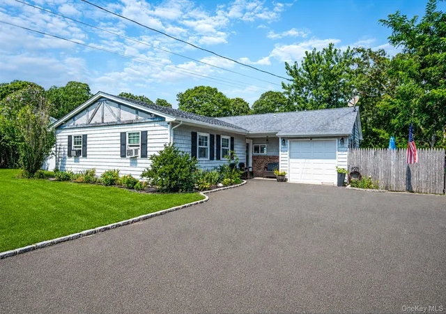 Photo 1 of Single family home for sale at 40 Elm Ave, Southampton, NY 11901 | MLS# 1037873 | Listing updated on 2026-08-26