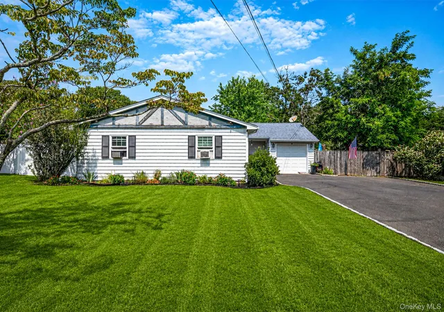 Photo 2 of Single family home for sale at 40 Elm Ave, Southampton, NY 11901 | MLS# 1037873 | Listing updated on 2026-08-26