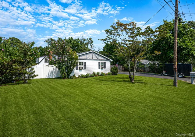Photo 3 of Sale Pending at 40 Elm Ave, Southampton, NY 11901 | MLS# 1037873 | Listing updated on 2026-09-24