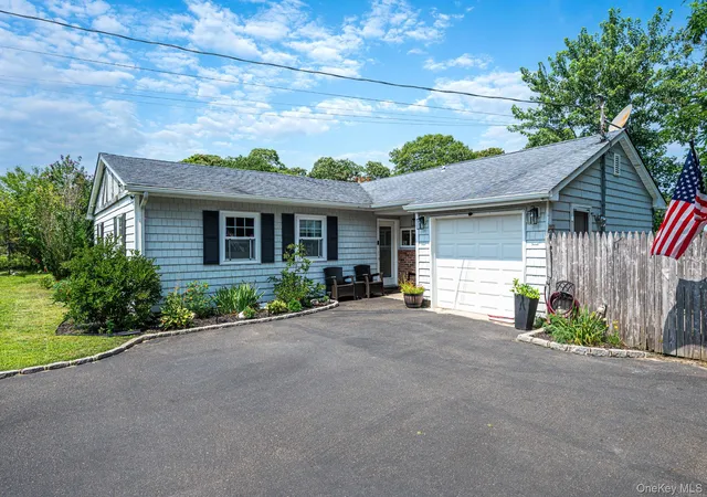 Photo 3 of Sale Pending at 40 Elm Ave, Southampton, NY 11901 | MLS# 1037873 | Listing updated on 2026-09-24