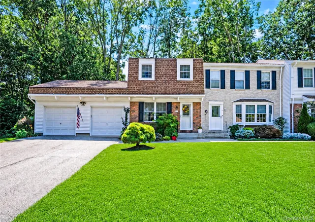 Photo 1 of Sale Pending at 5 Stockton Cmns, Brookhaven, NY 11980 | MLS# 1037875 | Listing updated on 2026-09-05