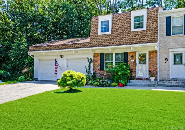 Photo 2 of Sale Pending at 5 Stockton Cmns, Brookhaven, NY 11980 | MLS# 1037875 | Listing updated on 2026-09-05