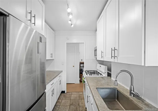 Photo 3 of House for sale at 33-64 21st Street #6C, New York, NY 11106 | MLS# 1037881 | Listing updated on 2026-10-07