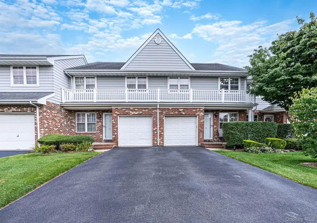 Photo 2 of Sale Pending at 11 Broadlawn Dr, Islip, NY 11722 | MLS# 1037895 | Listing updated on 2026-08-25