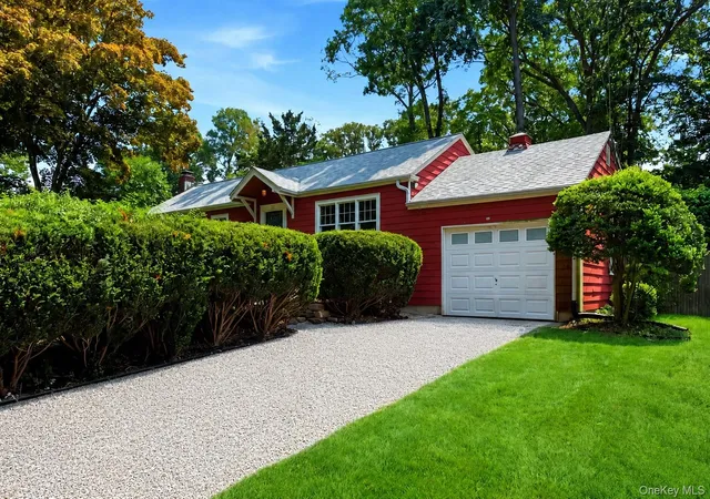 Photo 3 of Sale Pending at 10 Daniel Ct, Brookhaven, NY 11764 | MLS# 1037908 | Listing updated on 2026-08-29