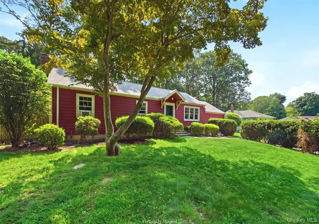 Photo 3 of Sale Pending at 10 Daniel Ct, Brookhaven, NY 11764 | MLS# 1037908 | Listing updated on 2026-08-29